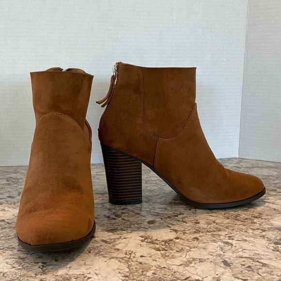 Brash Stacked Heal Suede Ankle Boots Zips in back 7.5 - Picture 8 of 14